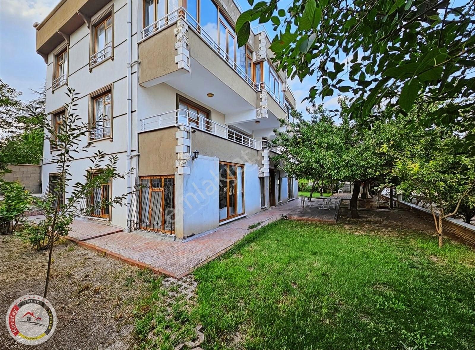 Selçuklu Erenköy Satılık Müstakil Ev ERENKÖYDE 4 KATLI MÜSTAKİL AİLE APARTMANI