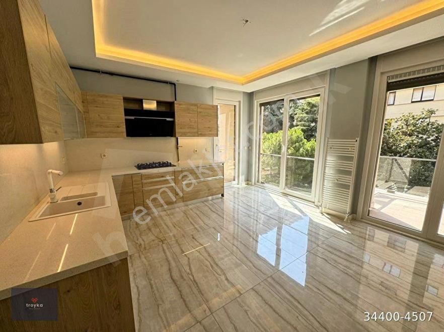 Kadıköy Erenköy Satılık Daire KADIKÖY CADDEBOSTANDA  4+1 SATILIK DAİRE TROYKADAN