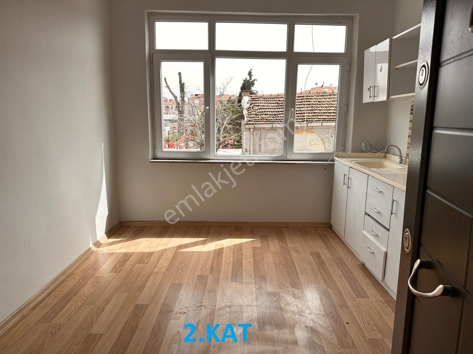 Fatih Silivrikapı Kiralık Daire ----sadece Bayana---- Kocamustafapaşa Da Kiralık Stüdyo Daire