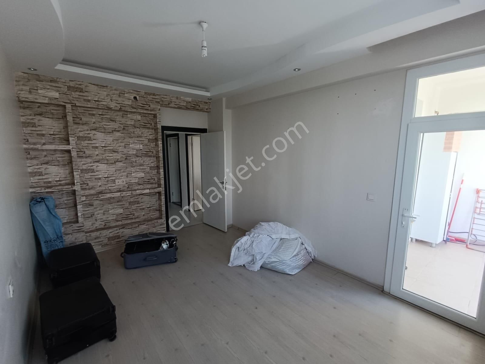 Bağlar Bağcılar Satılık Daire BAĞCILAR MAH. HAVAALANI KAVŞAĞINDA HACI BABA ARKASI CİVARI SATILIK DAİRE  3+1/130 M² SATILIK DAİRE