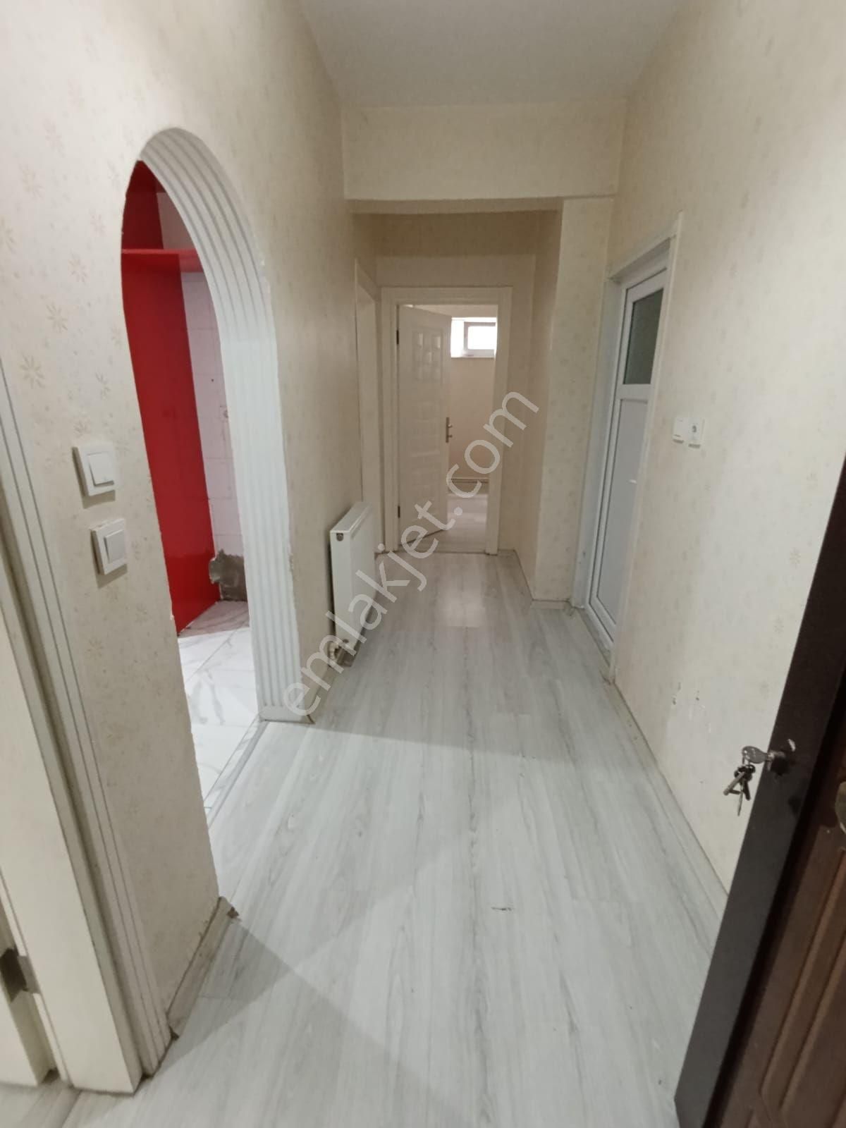 Küçükçekmece Halkalı Merkez Kiralık Daire halkalı merkez eskibağlarda 3+1 bodrum temiz 100m2 