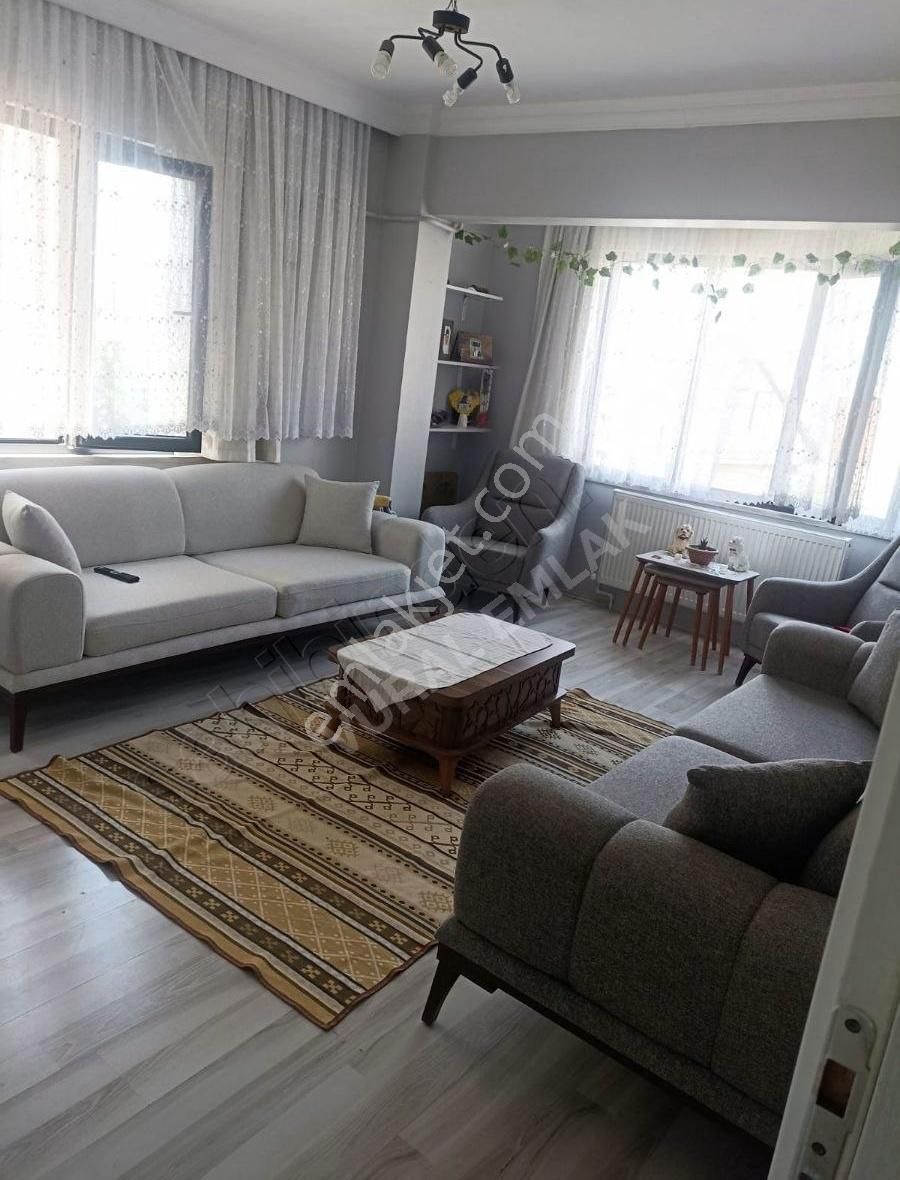 Akyazı Ömercikler Satılık Daire VURAL EMLAKTAN 3+1 MERKEZE YAKIN DAİRE