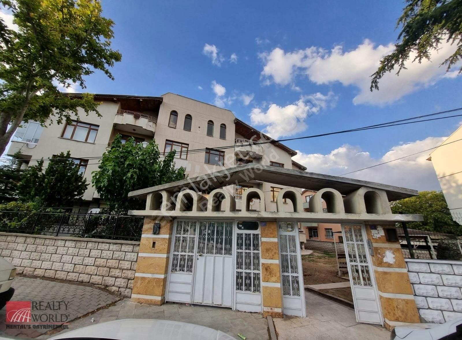 Selçuklu Aydınlıkevler Kiralık Daire Aydınlıkevler'de Şehitler Camii Karşısı 3+1 Kiralık Daire