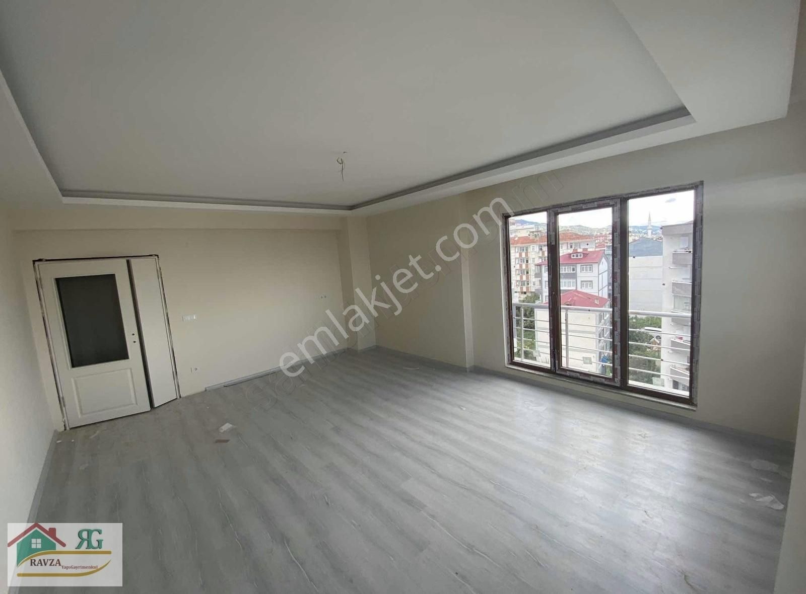 Akçaabat Yaylacık Kiralık Daire RAVZA YAPI GAYRİMENKULDEN 3+1 /145 M2 KİRALIK DOĞALGAZLI DAİRE