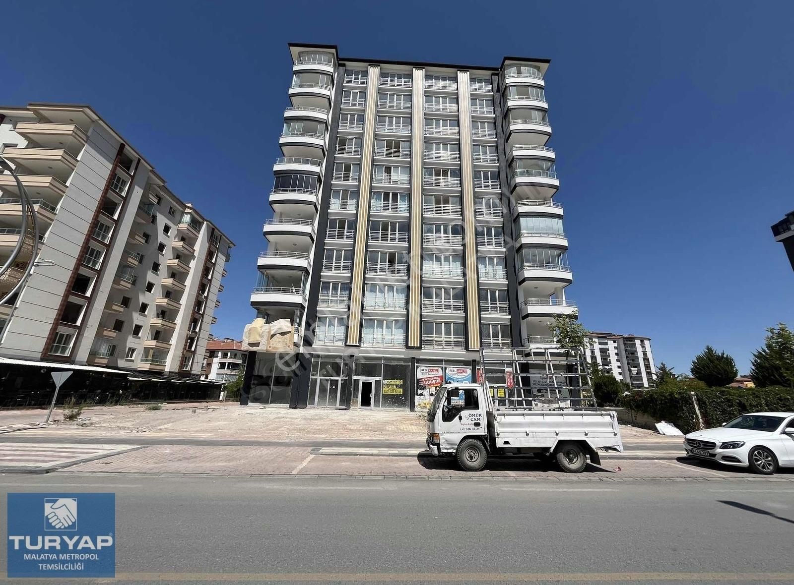 Yeşilyurt Tecde Kiralık Dükkan & Mağaza Turyap'tan Mıhludut Caddesi Üzerin'de Kiralık 340 M² Dükkan