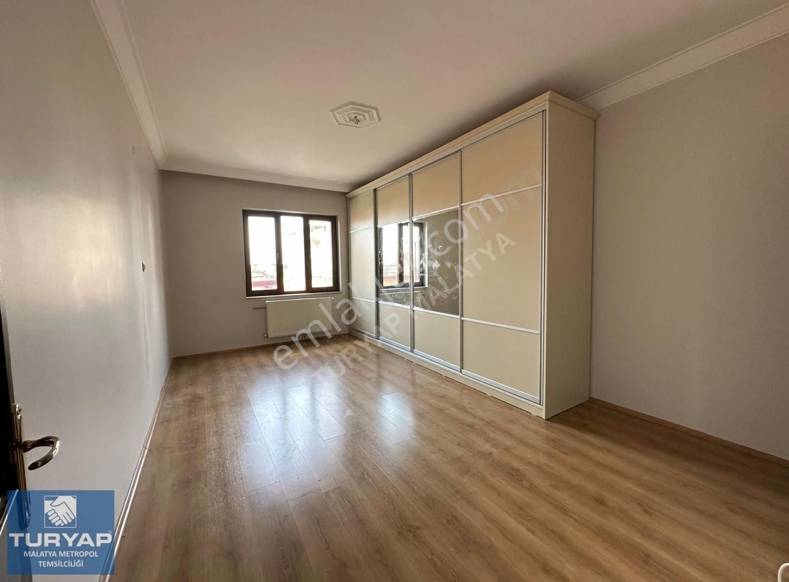 Yeşilyurt Turgut Özal Satılık Daire TURYAP METROPOLDEN T.ÖZAL MH HANEDAN SİT. 3+1 SATILIK DAİRE