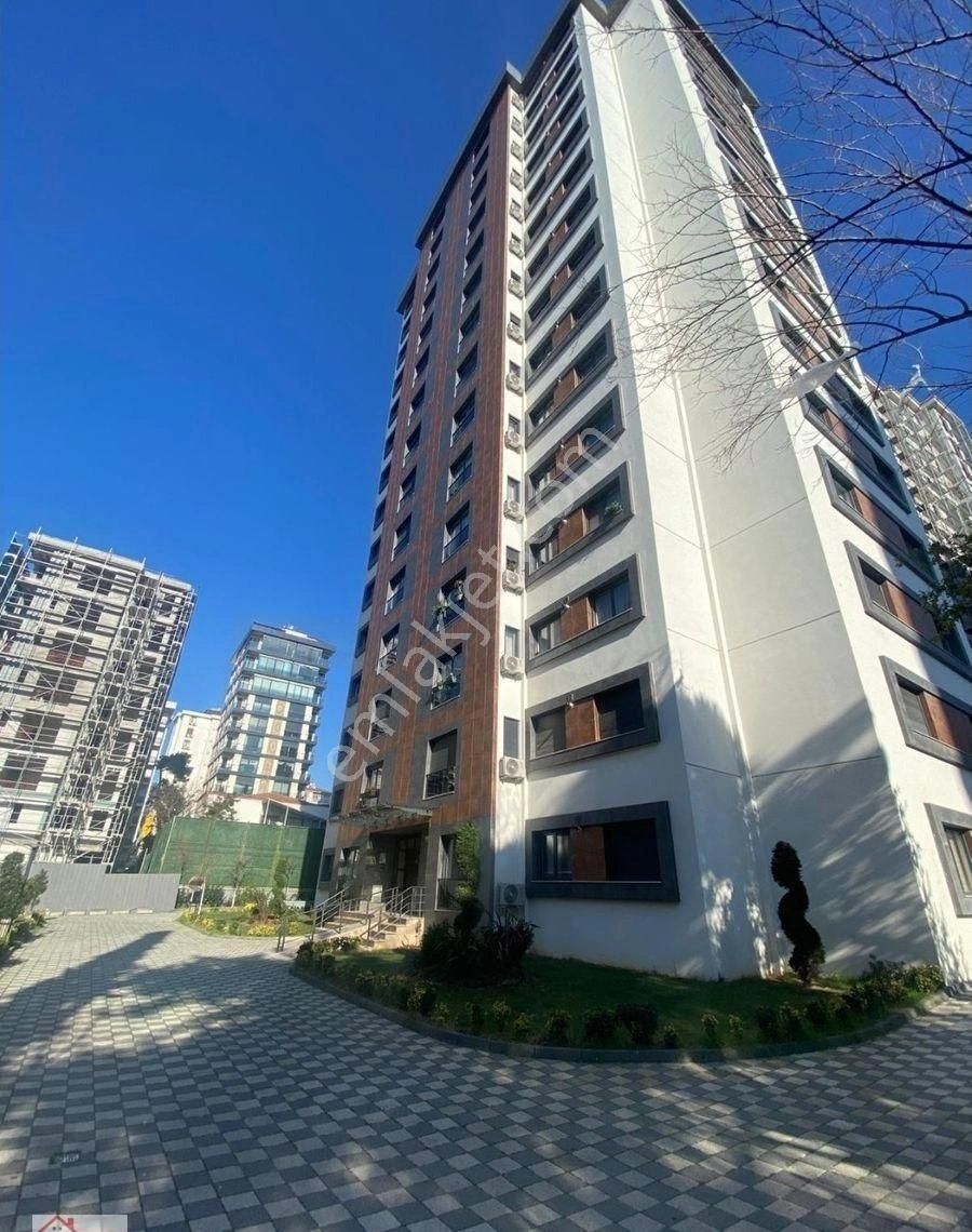 Kadıköy Göztepe Satılık Daire Caddebostanda Güvenlikli Site İçerisinde Yeni Binada 2+1 Daire Emlak Masası