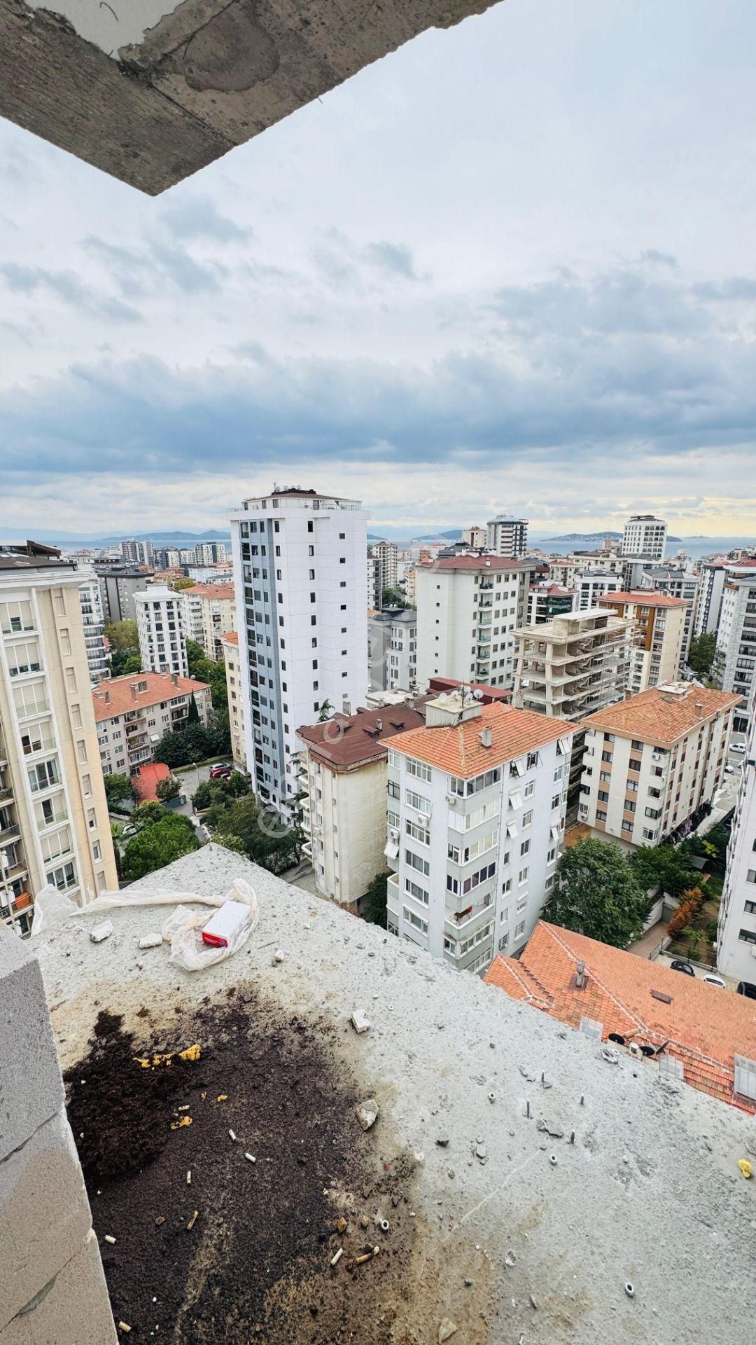 Kadıköy Kozyatağı Satılık Daire  KOZYATAĞI AYŞEKADIN'DA SIFIR BİNA DENİZ MANZARALI AYRI MUTFAKLI LÜKS PROJEDE 3+1