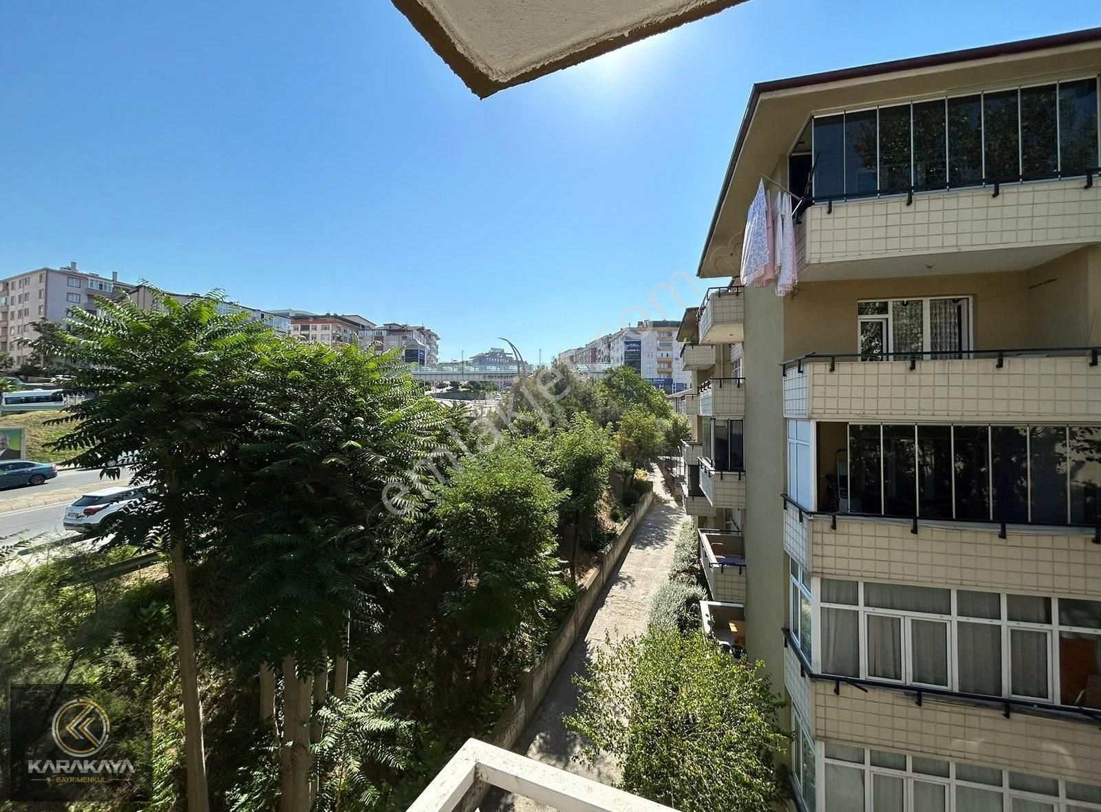 Gebze Osman Yılmaz Satılık Daire TANYERİ SİTESİNDE İSTANBUL CADDESİNE CEPHE 3+1 ARAKAT DAİRE