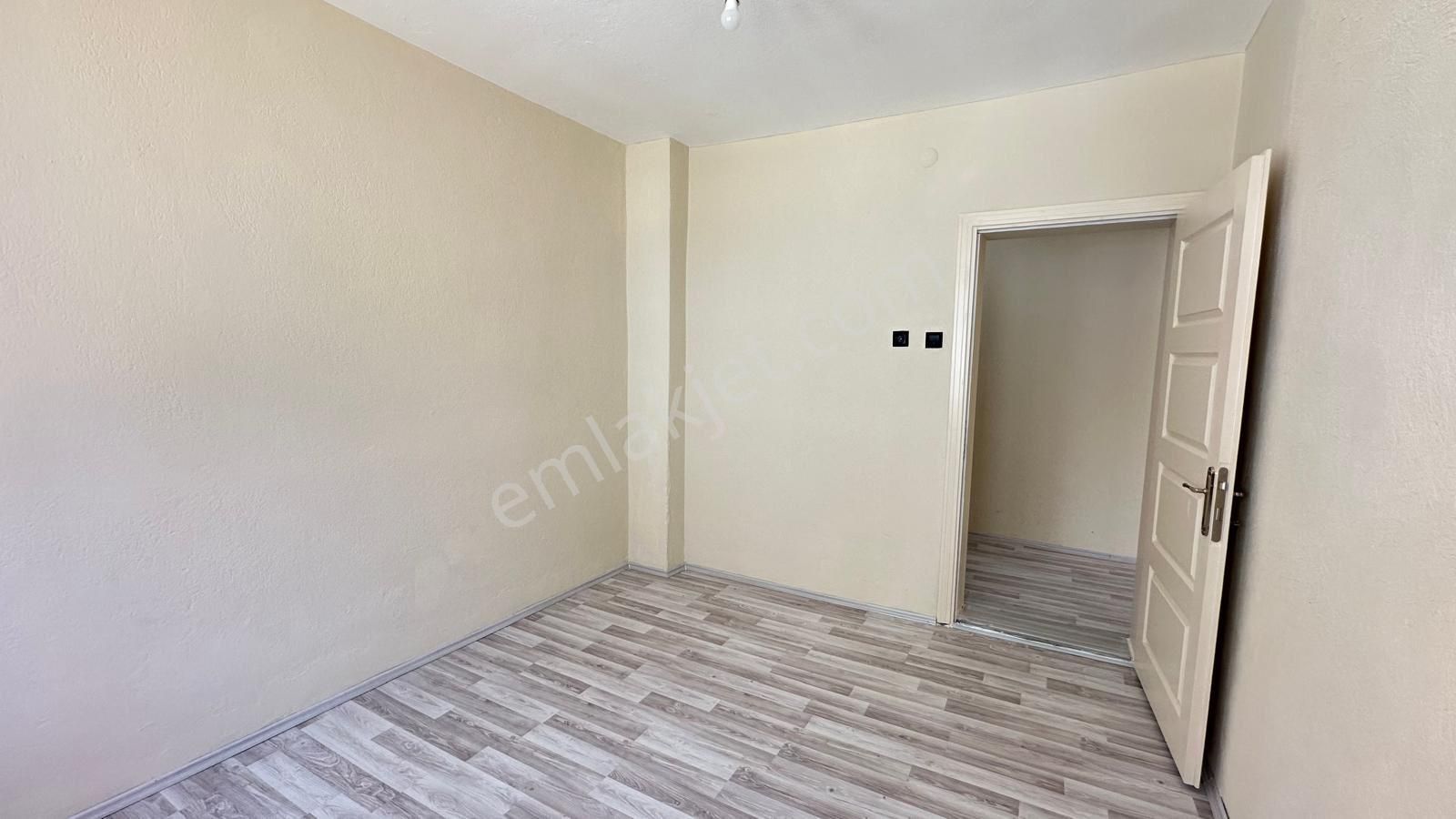 Fuatpaşa Mahallesinde Çift Cephe 4 Katlı Bina Garajlı Satılıktır - Görsel 17