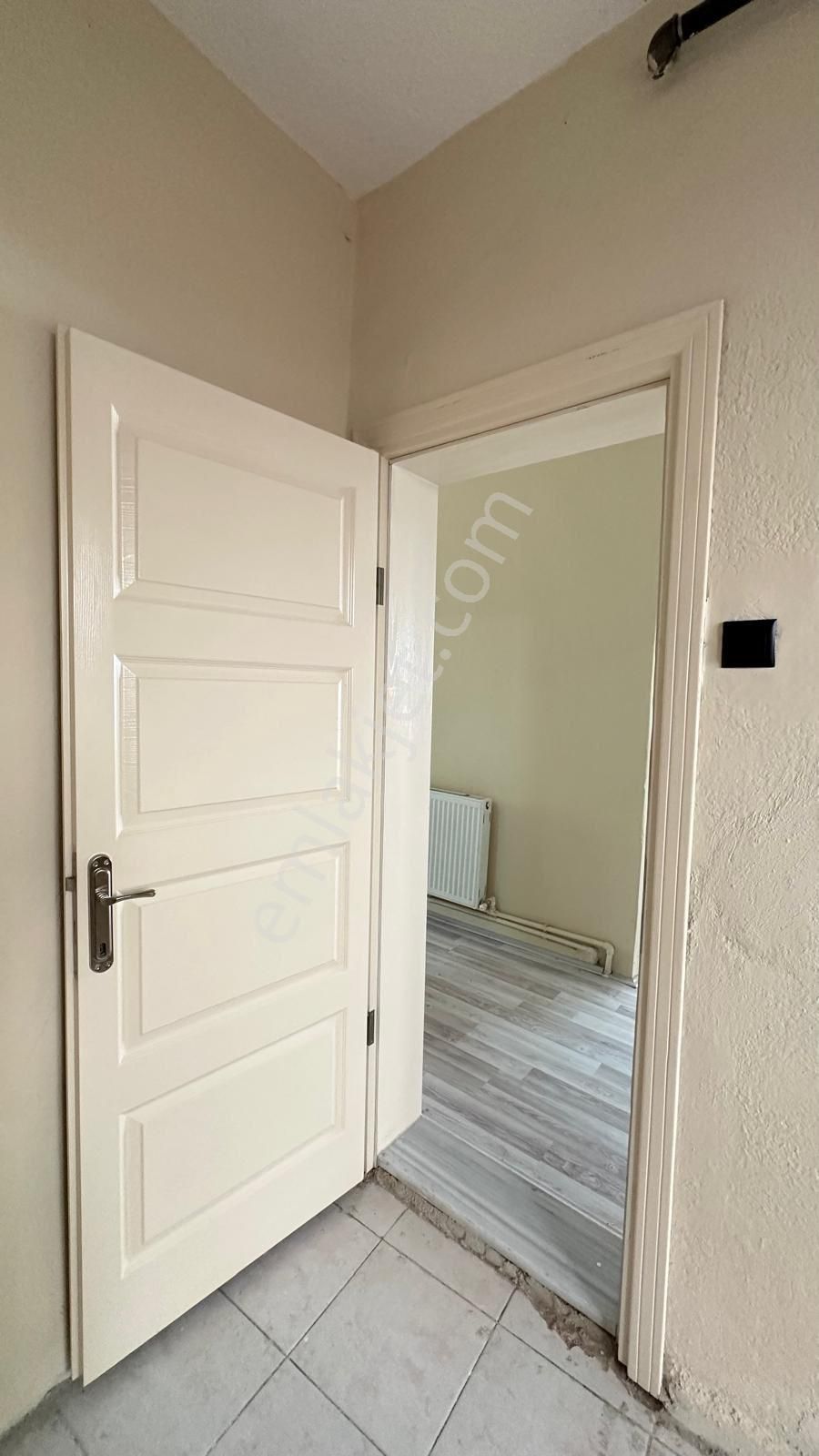 Fuatpaşa Mahallesinde Çift Cephe 4 Katlı Bina Garajlı Satılıktır - Görsel 26