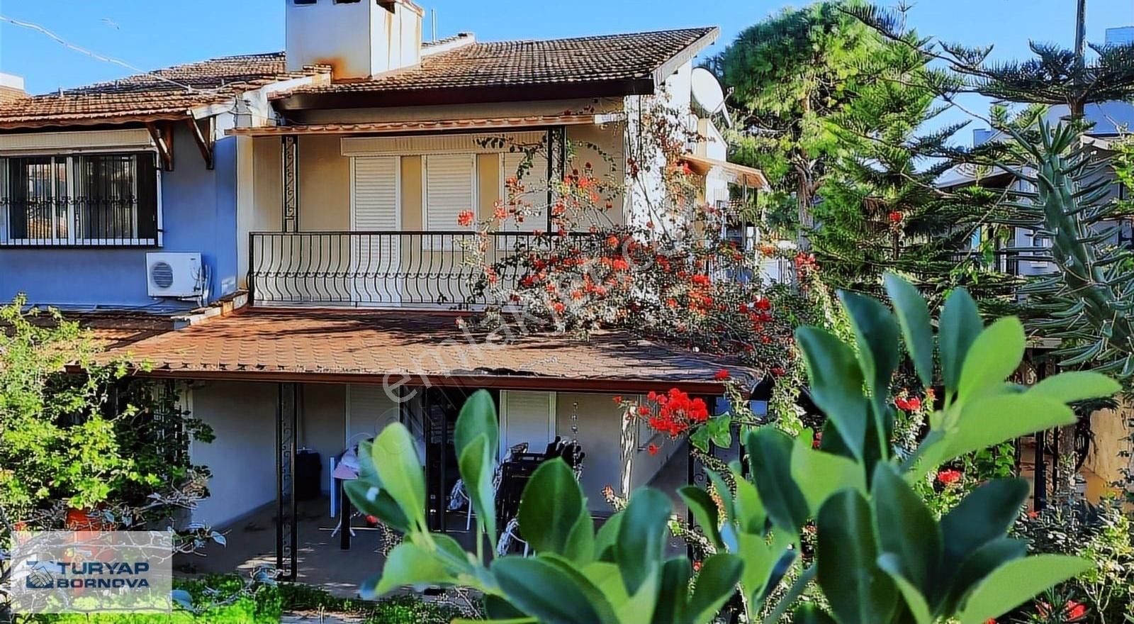 Urla Güvendik Satılık Yazlık Urla Çeşmealtı Güvendik Mah. Mavi Plaj Yolunda Satılık Dubleks.