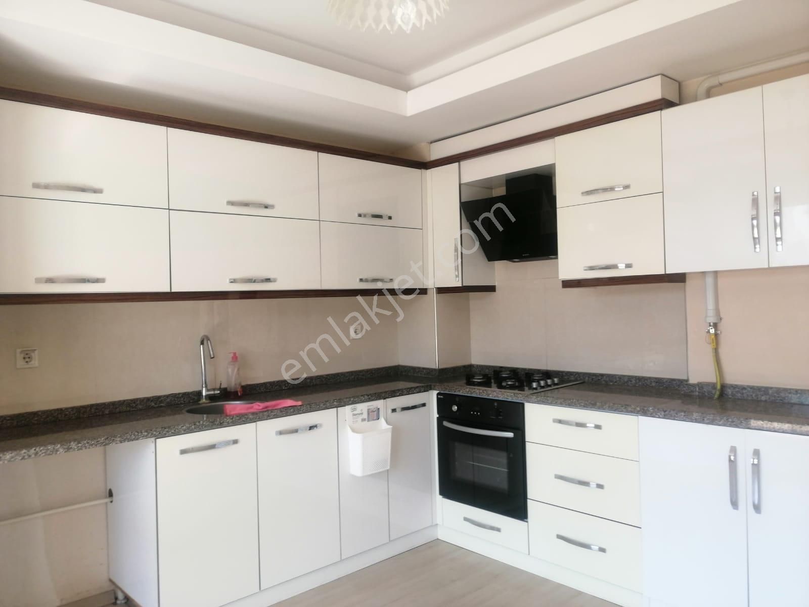 Salihli Şehitler Kiralık Daire  MANİSA SALİHLİ'DE  KİRALIK  3+1 DOĞALGAZLI DAİRE  ŞEHİTLER  MAH.