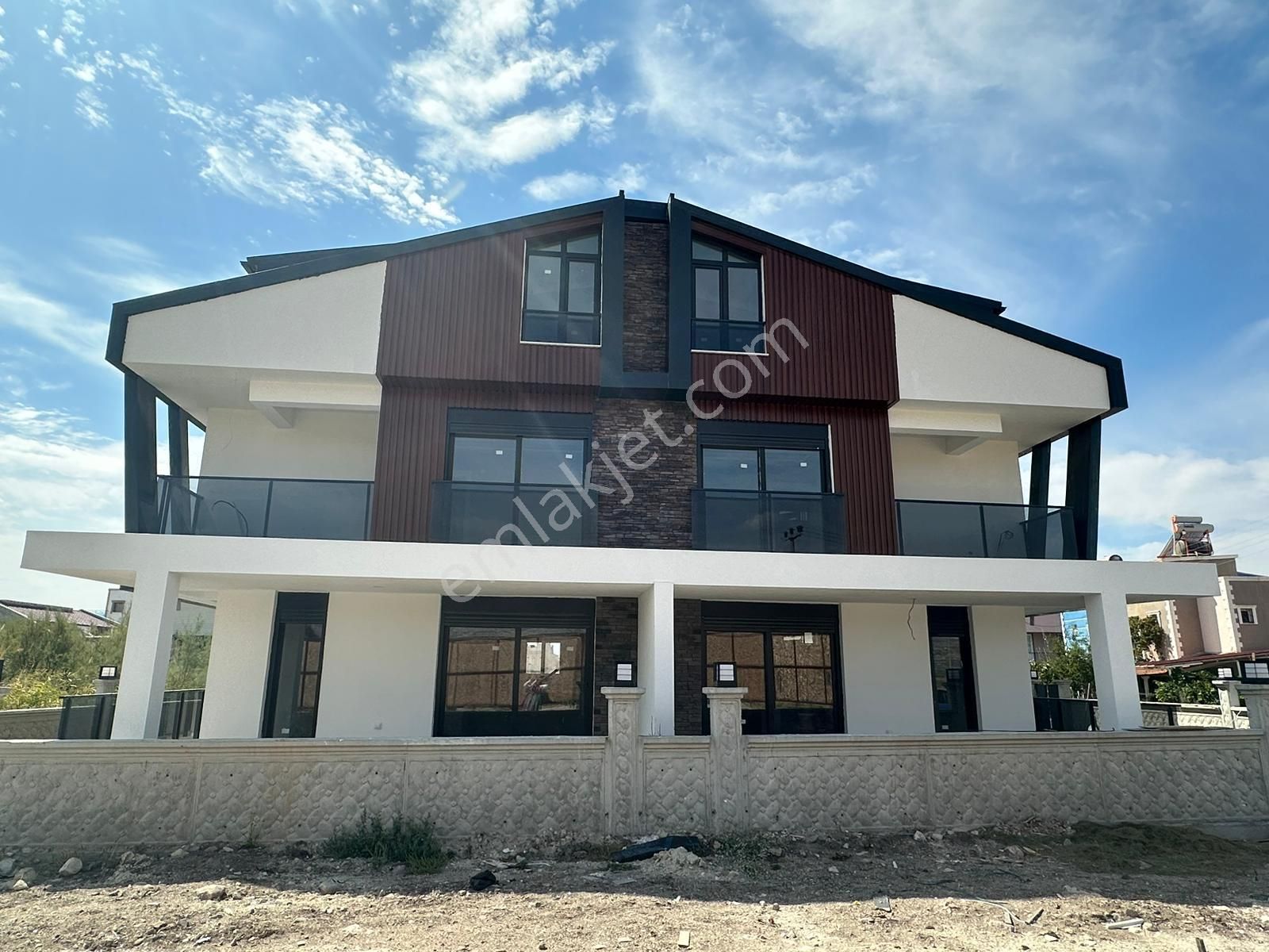 Dikili Güven Emlak'tan Ultra Lüks İşçilik İle Yapılmış İkiz Nizamlı Villa - Görsel 6