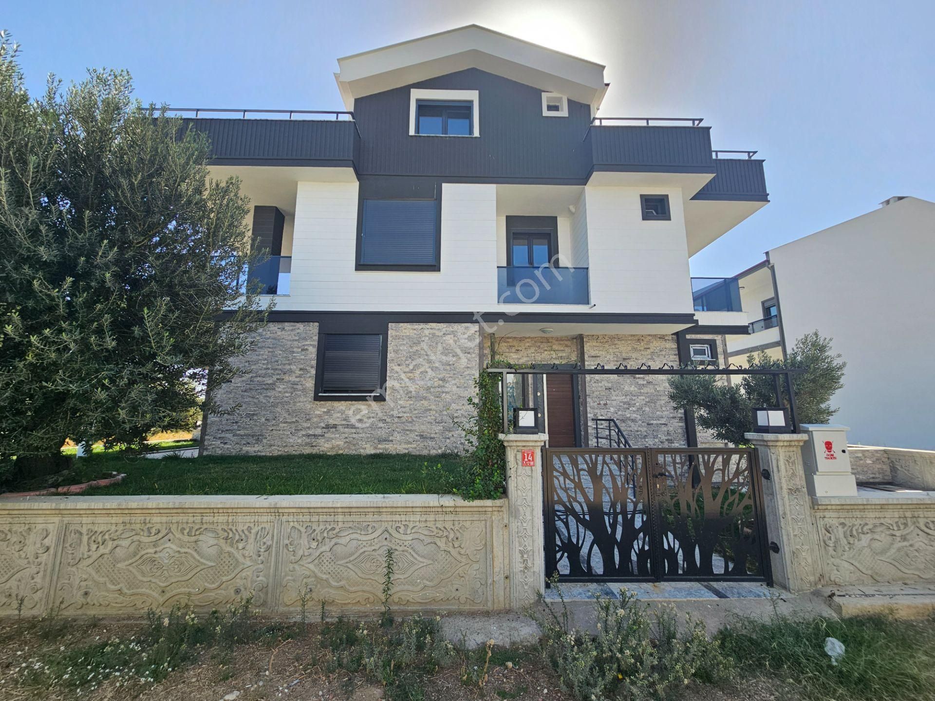 Edremit Güre Satılık Villa VİLLA AVCISINDAN BALIKESİR EDREMİT GÜREDE 6+1 AÇIK OTO PARKLI GENİŞ BAHÇELİ VİLLA