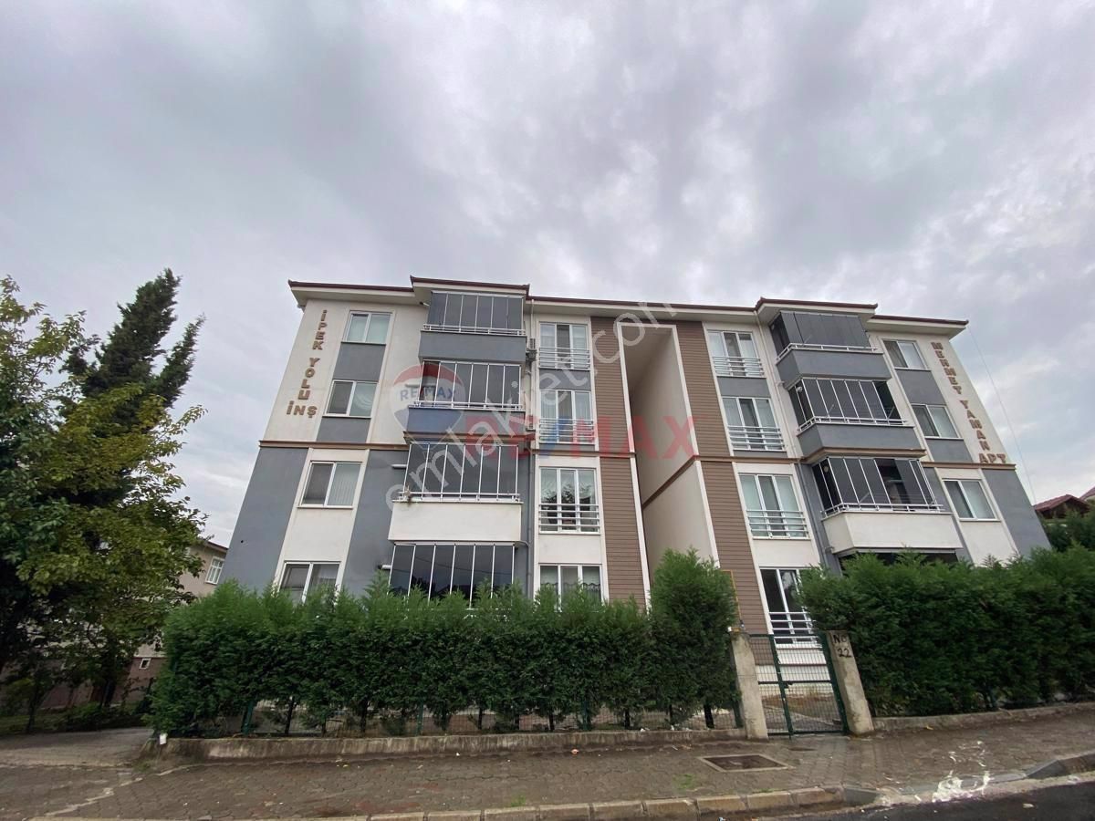 Hendek Yeni Satılık Daire REMAX Sümeyye Çetinkaya'dan Merkezi Konumda Daire