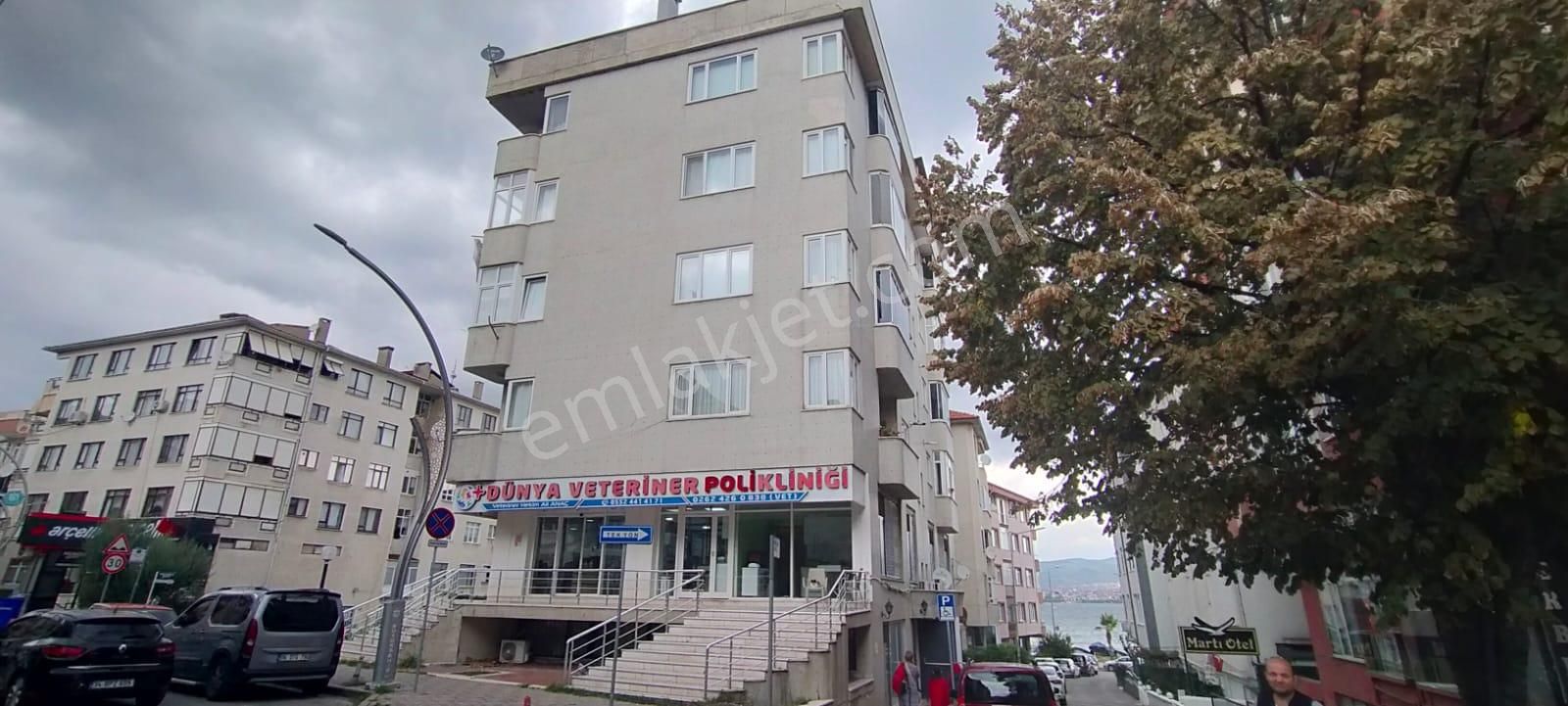 Gölcük Değirmendere Merkez Kiralık Daire  DEĞİRMENDERE SAHİLDE, TAM MERKEZDE 3+1 ARA KAT KİRALIK DAİRE