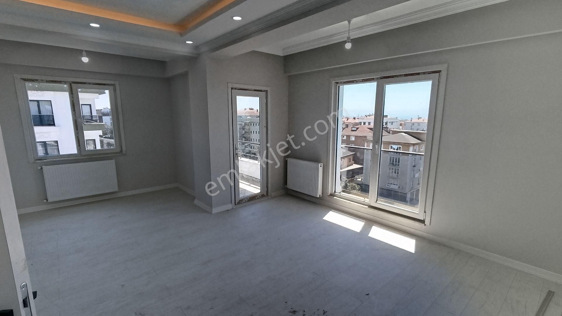 Pendik Güzelyalı Satılık Daire  PENDİK GÜZELYALIDA SATILIK YOL ÜSTÜ KREDİLİ 3+1 120M2 ASANSÖR OTOPARKLI DAİRE