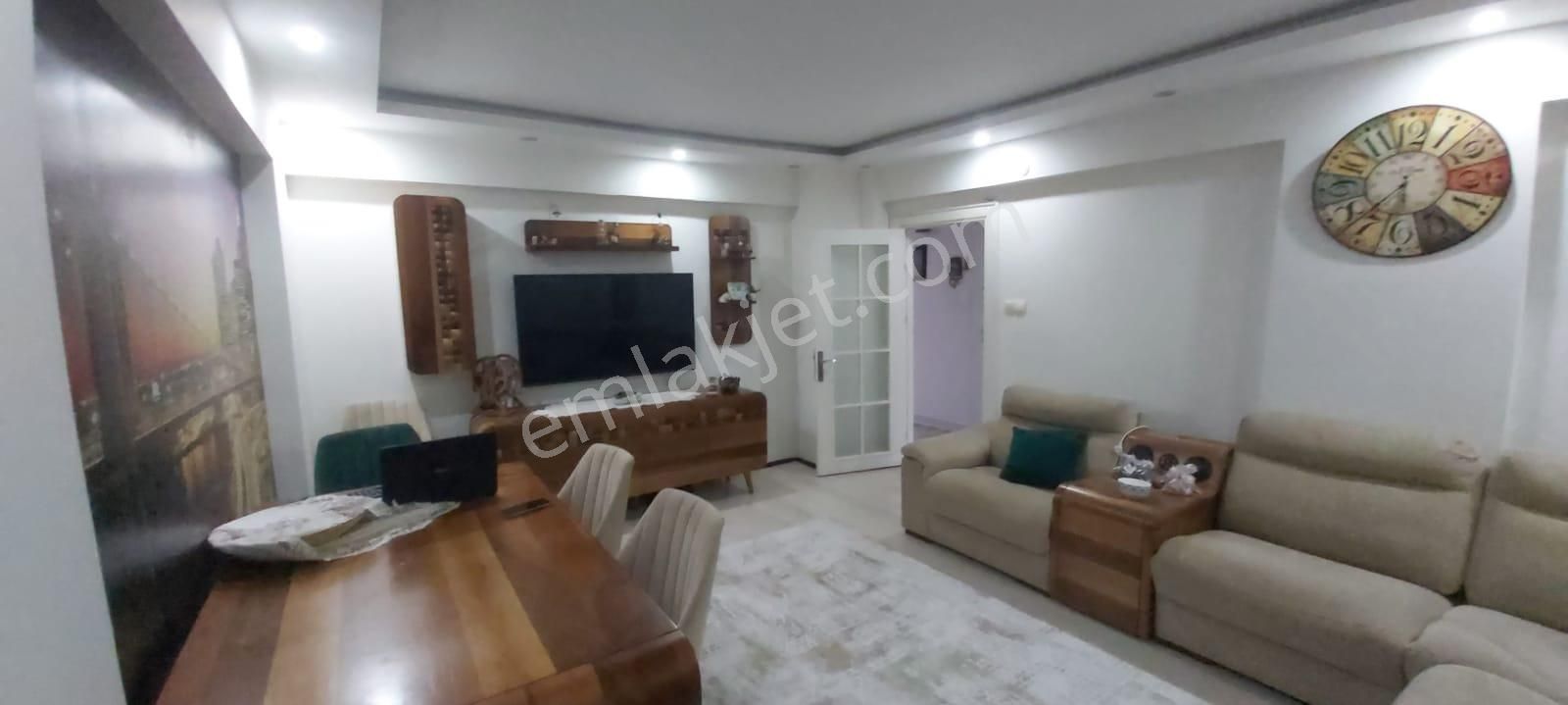 Bahçelievler Soğanlı Satılık Daire BAHÇELİEVLER SOĞANLI MEYDAN YAKINI 3+1 DEN 2+1 E ÇEVRİLMİŞ 130 M2 4.KAT KREDİYE UYGUN SATILIK DAİRE.