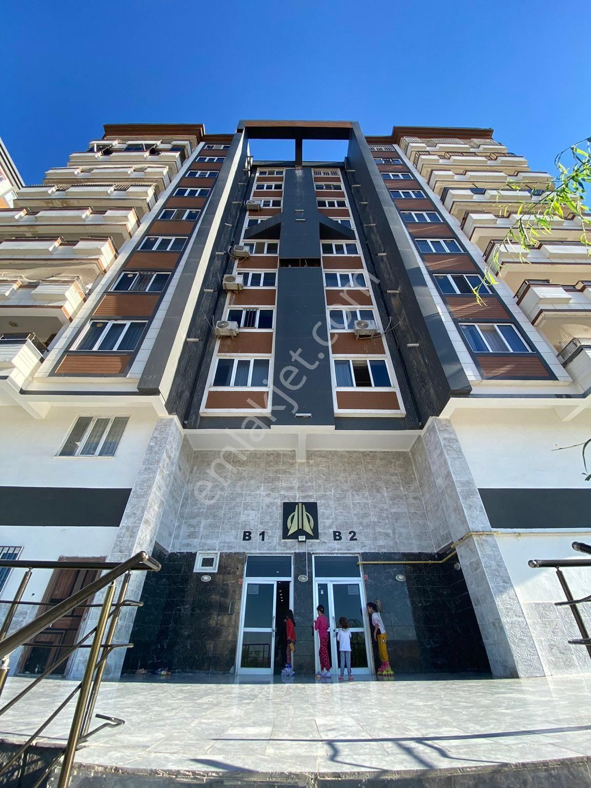 Karaköprü Seyrantepe Satılık Daire SEYRANTEPE MAH SATILIK 3+1 170m2 DÜKKAN ÜSTÜ 1.KAT FUL