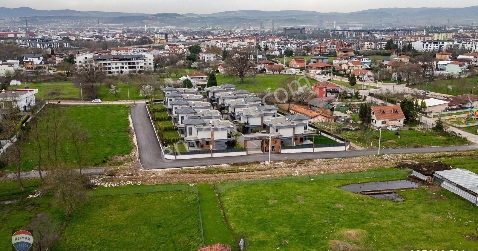 Kartepe Fatih Sultan Mehmet Satılık Villa KARTEPE DE MERKEZİ KONUMDA SATILIK 4+1 MÜSTAKİL, HAVUZLU VİLLA