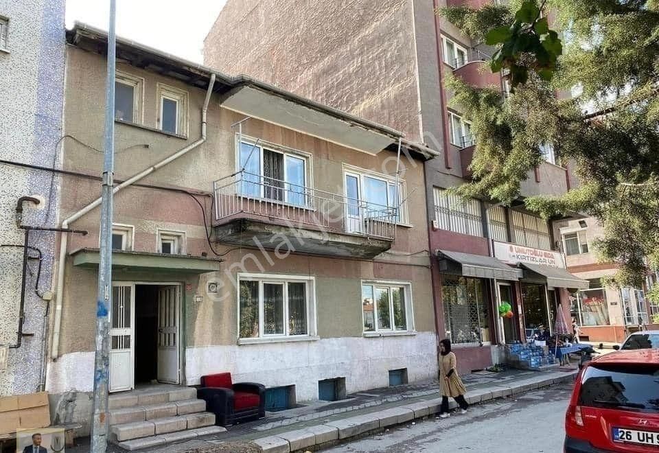 Odunpazarı Emek Satılık Konut İmarlı POYRAZ EMLAK'TAN ERTAŞ CADDESI ÜZERİ  252 m² SATILIK ARSA