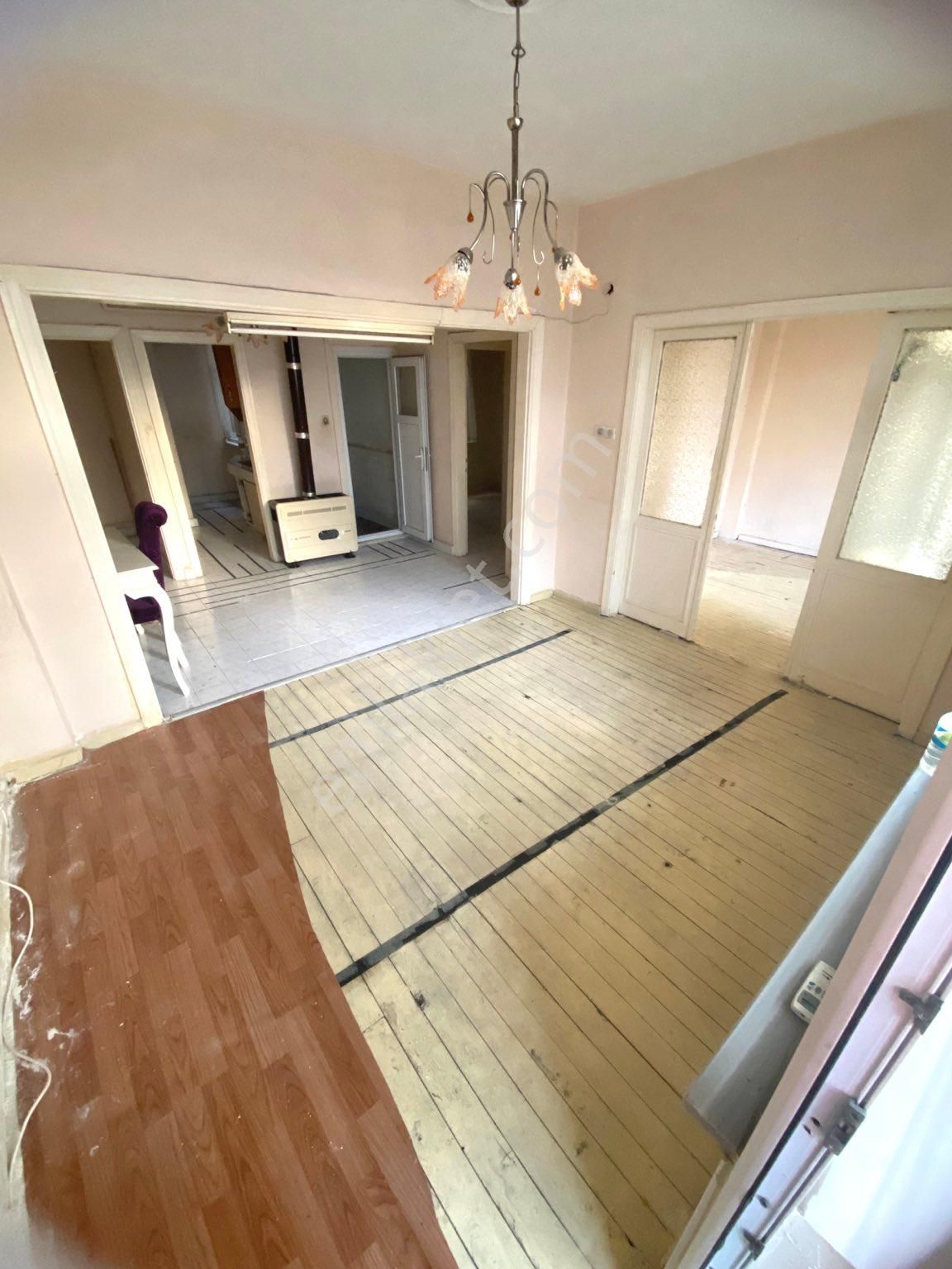 Akşenden Fatih Vezir Caddesi 90 M2 2+l 2. Ara Kat Boş Satılık Daire - Görsel 4