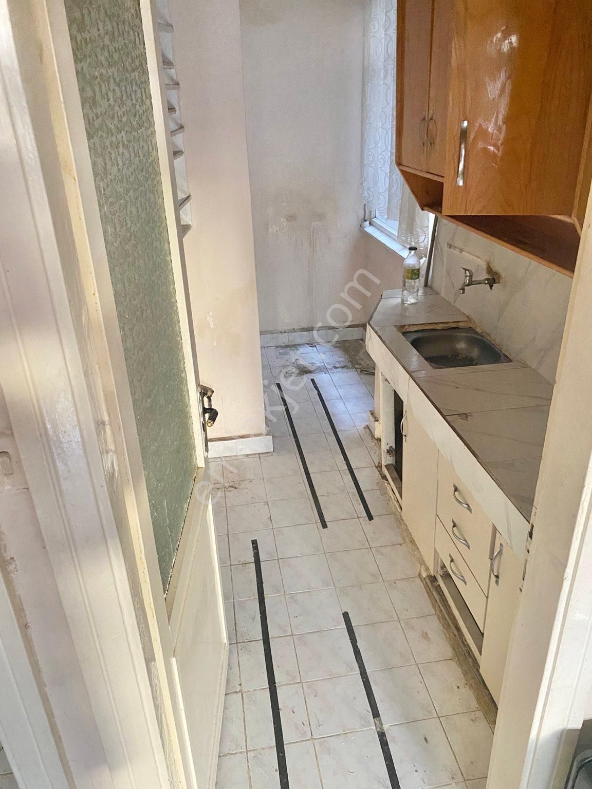 Akşenden Fatih Vezir Caddesi 90 M2 2+l 2. Ara Kat Boş Satılık Daire - Görsel 5