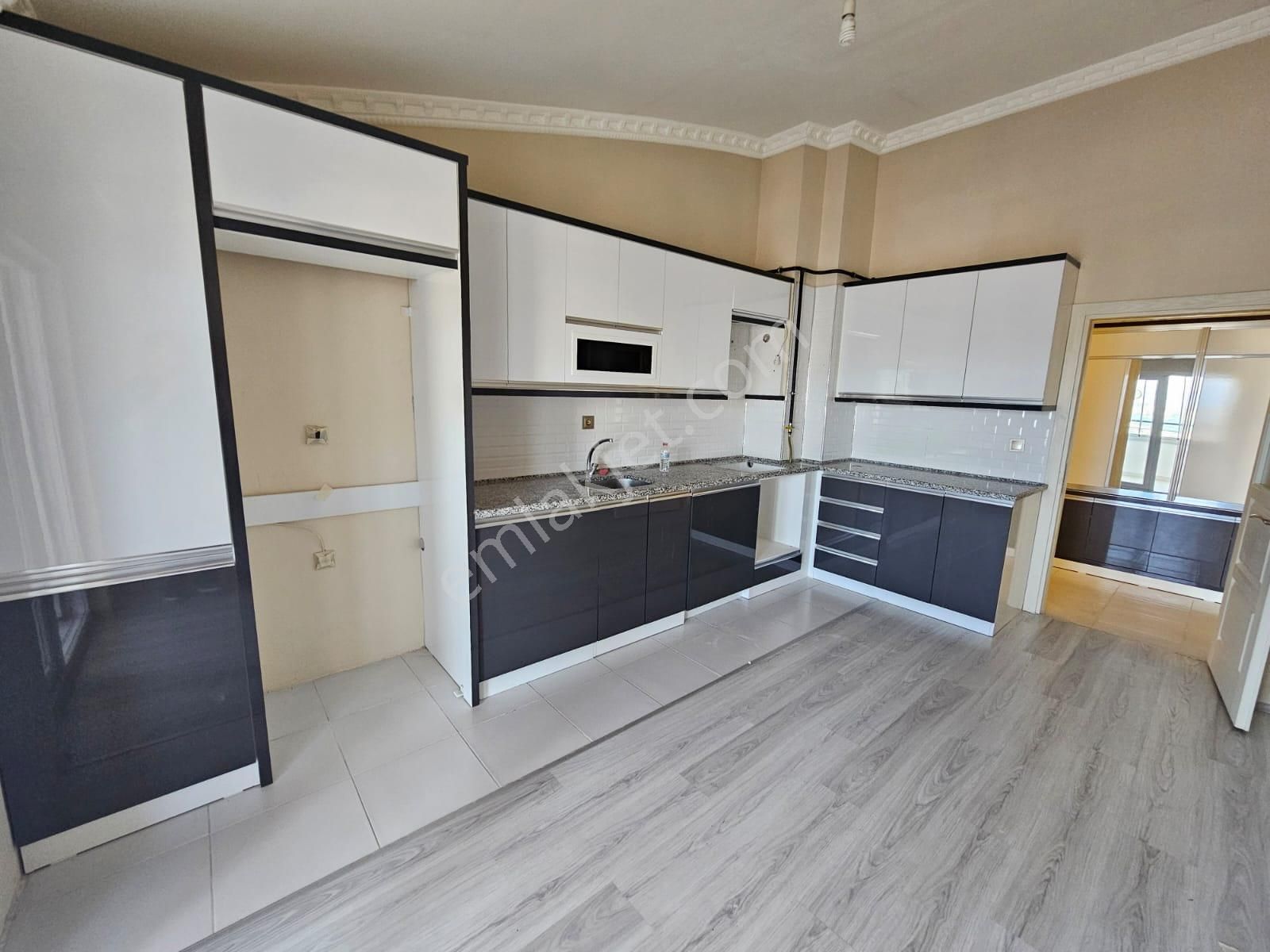 Halis Karaca Home's Da 3+1 Çift Asansörlü Ön Cephede Kiralık