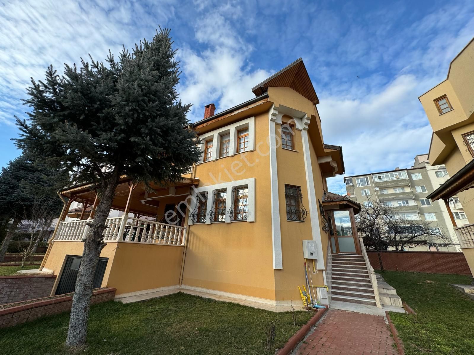 Tokat Merkez Karşıyaka Satılık Villa Dedeman Otel Yanında Bahçeli Garajlı 7+1 Satılık Triplex Villa