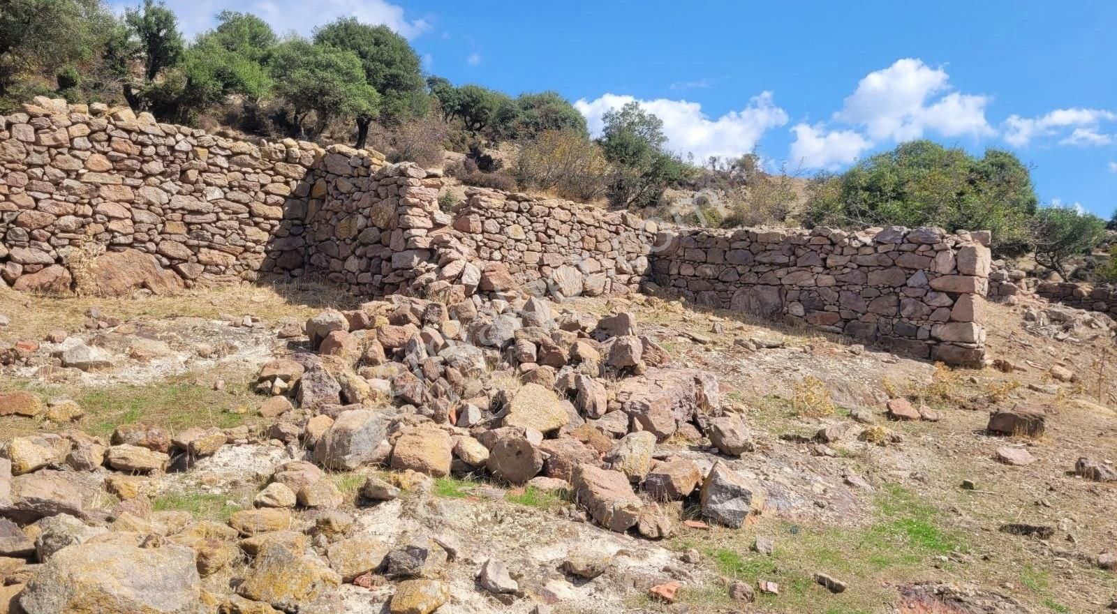 Ayvacık Çınarpınar Köyü Satılık Tarla UZAY EMLAKTAN ÇANAKKALE AYVACIK ÇINARPINARDA DAM VE ARSASI