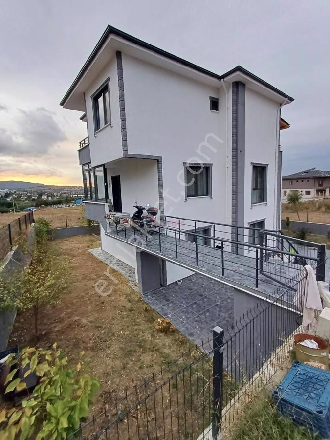 Termal Akköy Köyü Satılık Villa REMAX YALOVA DAN AKKÖY DE DENİZ MANZARALI VİLLA