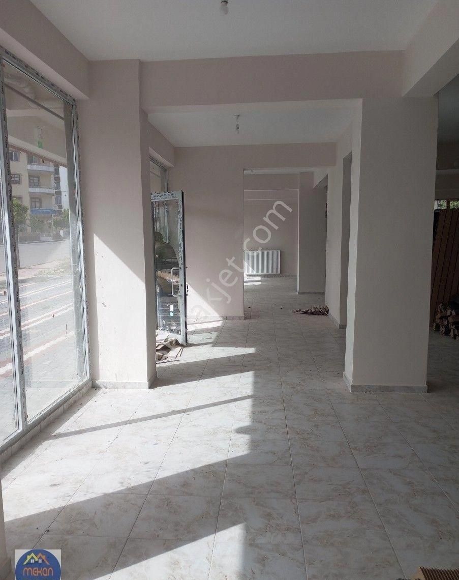 Develi Feneseyukarı Kiralık Dükkan & Mağaza MEKAN EMLAK'TAN YUKARI FENESE HADIBEY CADDESİ'NDE 300 M2 KİRALIK DÜKKAN/150 M2 DÜKKAN ÖNÜ OTOPARK