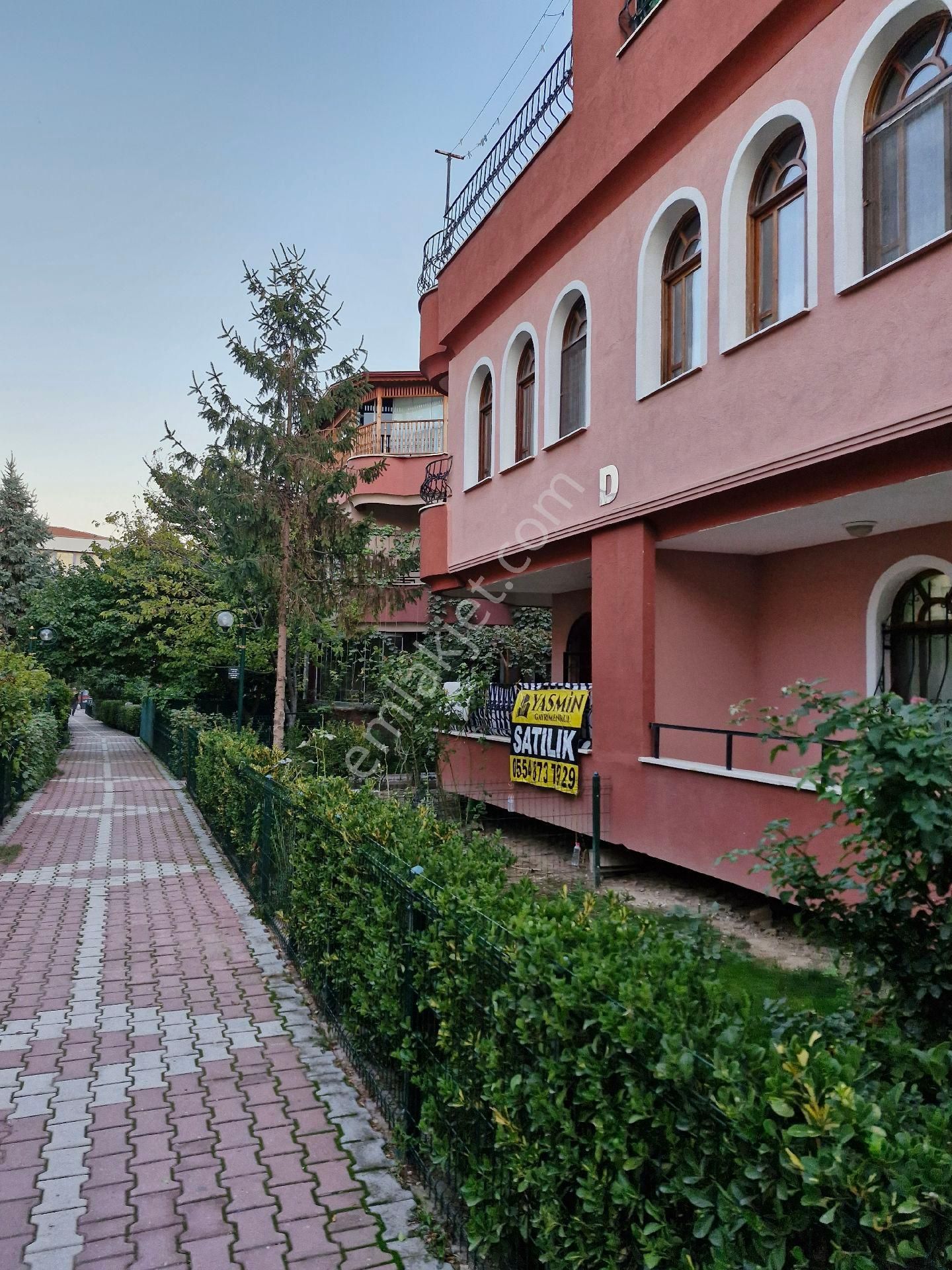 Meram Melikşah Satılık Daire 5+1 siteiçerisinde triplex villa