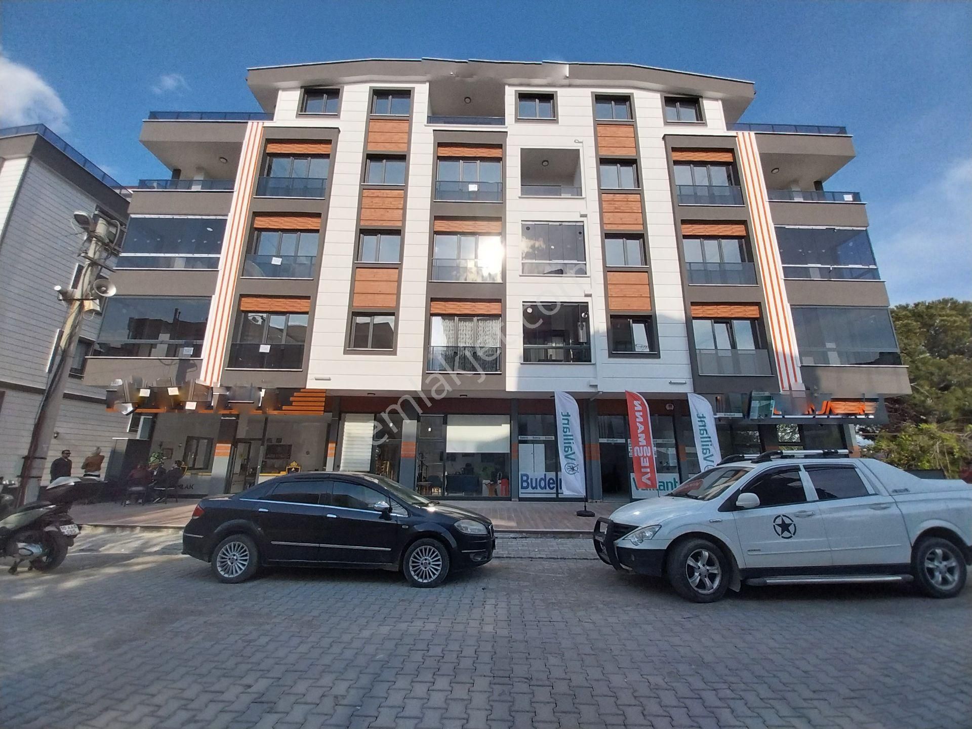 Edremit Altınkum Satılık Daire  🏡🏡ALÇINAR EMLAKTAN 3+1 FİYATINA GENİŞ TERASLI 3+1 DUBLEKS🏡🏡