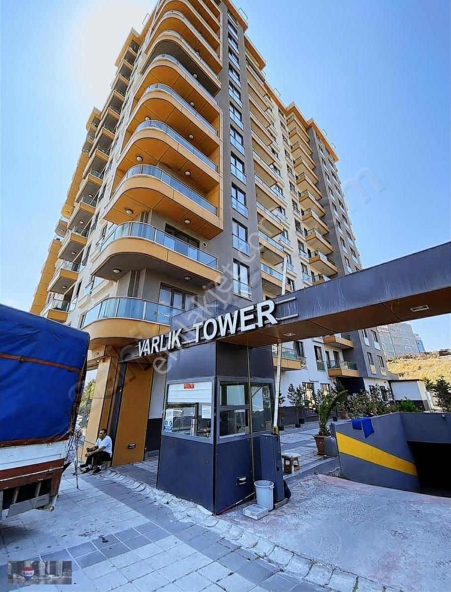 Bağcılar Mahmutbey Satılık Daire SATILIK MAHMUTBEY EŞYALI VARLIK TOWER 12.KAT 1+1 DAIRE 85 M2