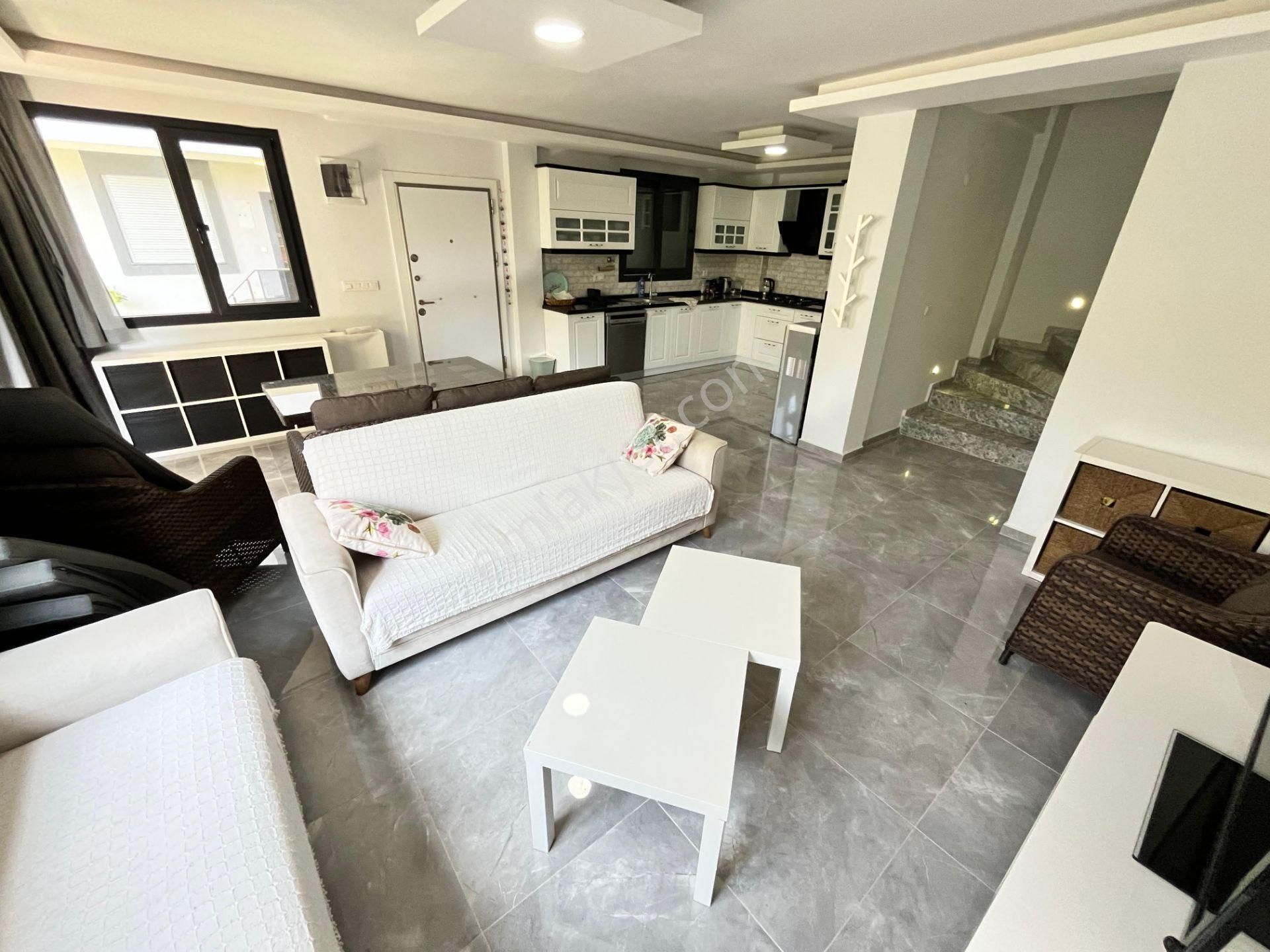 Ürkmez'de Deniz Tarafında Satılık Bahçeli 3+1 Lüks Villa Yazlık - Görsel 24