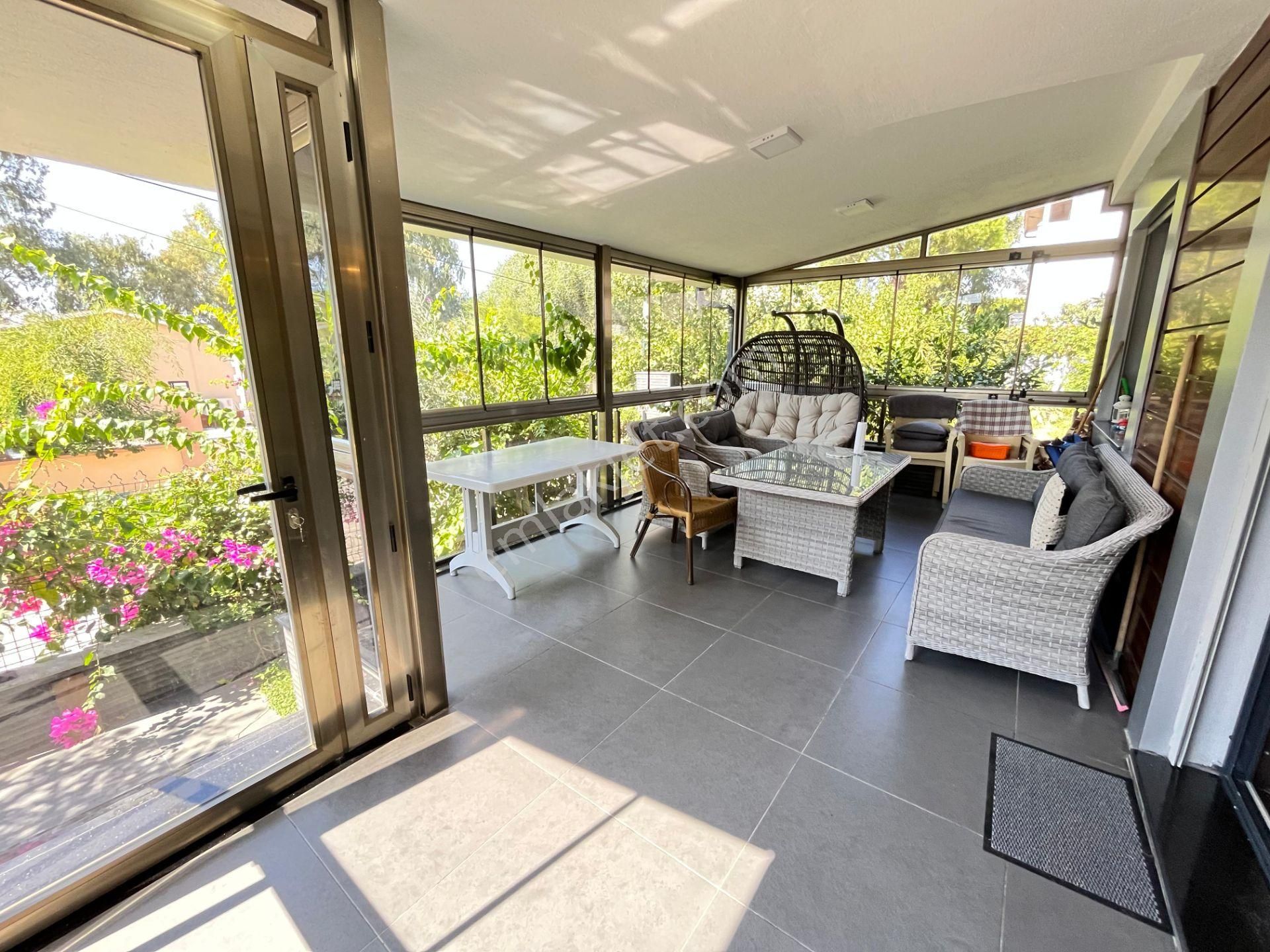 Ürkmez'de Deniz Tarafında Satılık Bahçeli 3+1 Lüks Villa Yazlık - Görsel 21