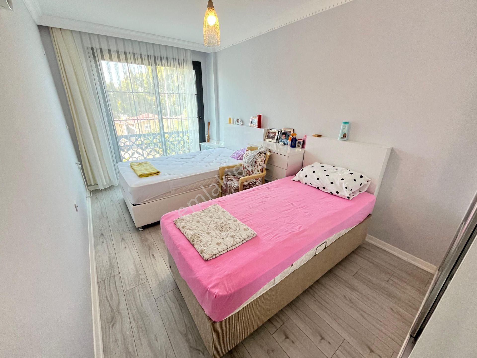 Ürkmez'de Deniz Tarafında Satılık Bahçeli 3+1 Lüks Villa Yazlık - Görsel 29