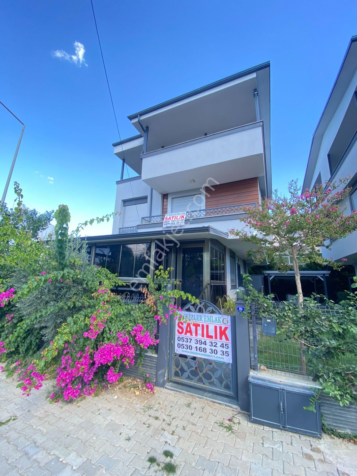 Ürkmez'de Deniz Tarafında Satılık Bahçeli 3+1 Lüks Villa Yazlık - Görsel 4