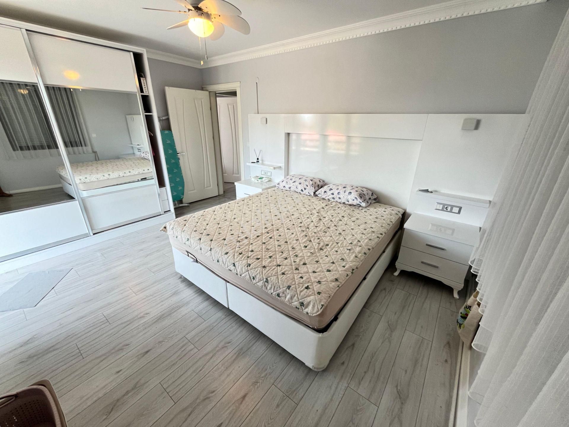 Ürkmez'de Deniz Tarafında Satılık Bahçeli 3+1 Lüks Villa Yazlık - Görsel 27