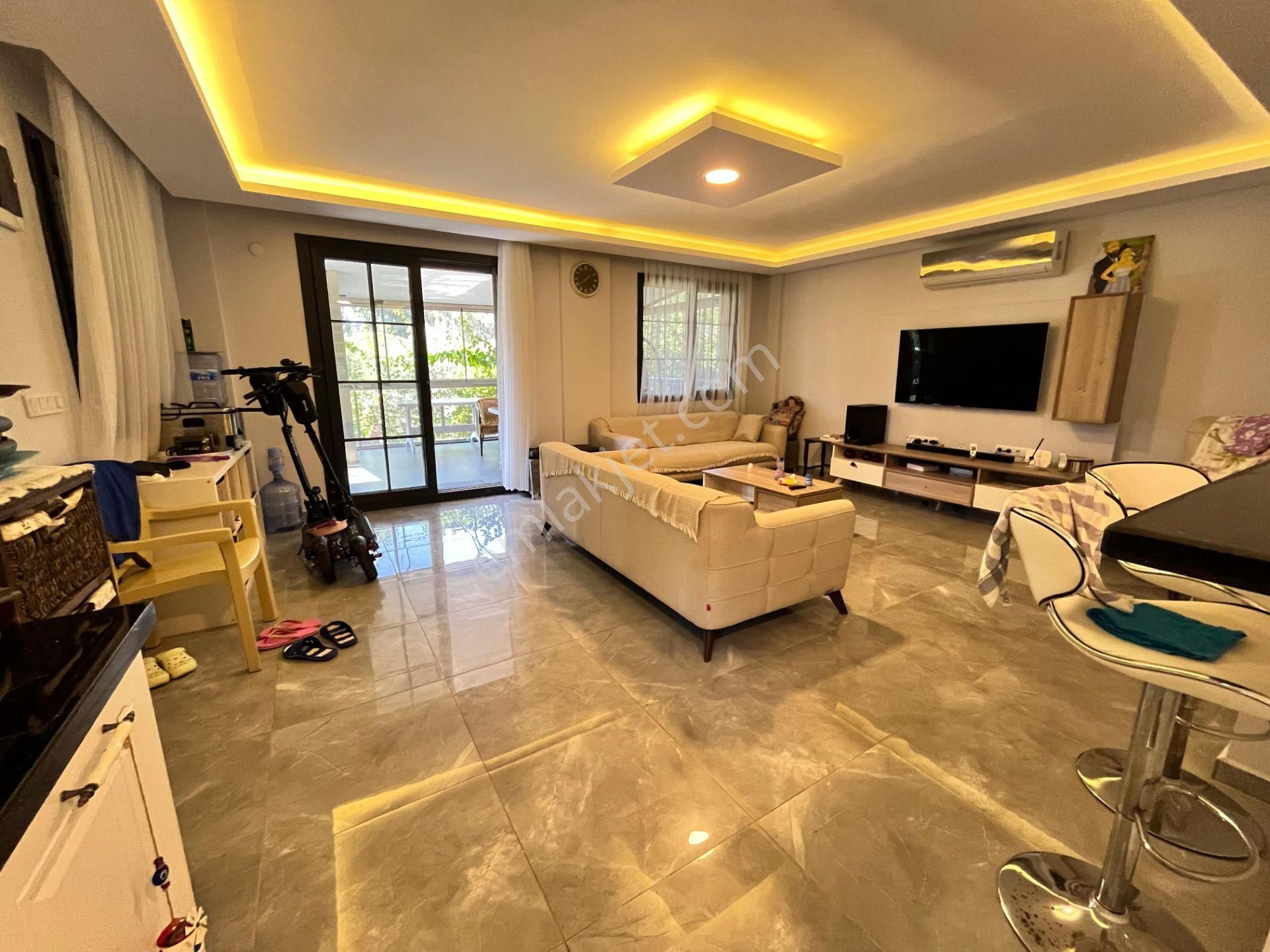 Ürkmez'de Deniz Tarafında Satılık Bahçeli 3+1 Lüks Villa Yazlık - Görsel 19