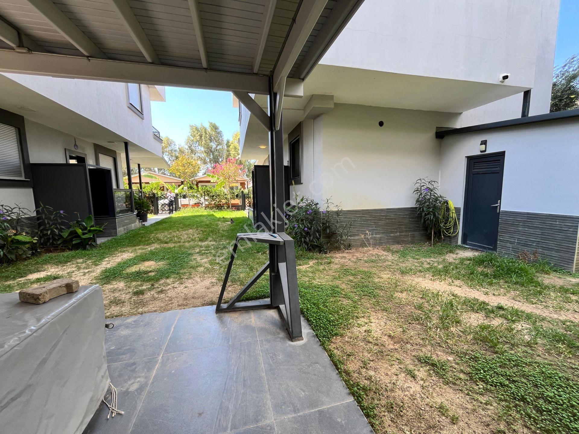 Ürkmez'de Deniz Tarafında Satılık Bahçeli 3+1 Lüks Villa Yazlık - Görsel 13