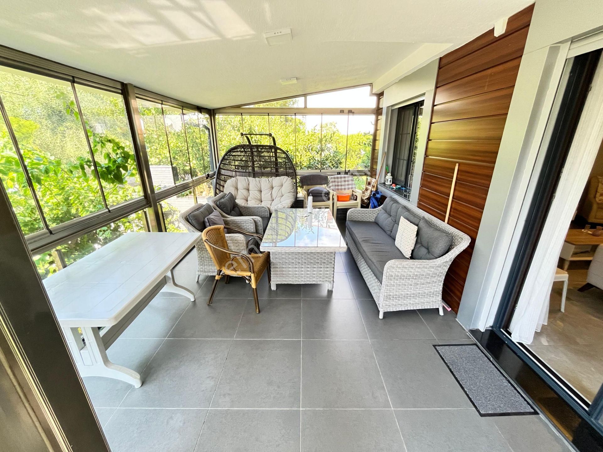 Ürkmez'de Deniz Tarafında Satılık Bahçeli 3+1 Lüks Villa Yazlık - Görsel 17