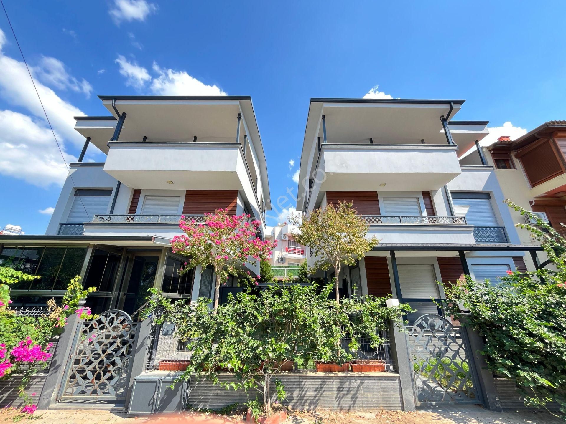 Ürkmez'de Deniz Tarafında Satılık Bahçeli 3+1 Lüks Villa Yazlık - Görsel 2