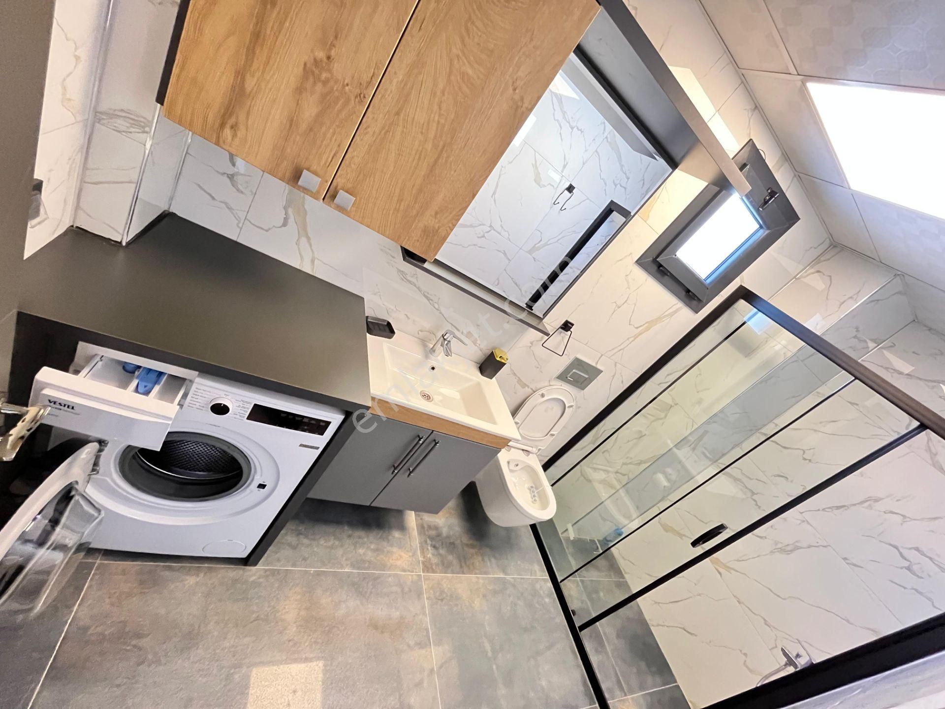 Ürkmez'de Deniz Tarafında Satılık Bahçeli 3+1 Lüks Villa Yazlık - Görsel 28