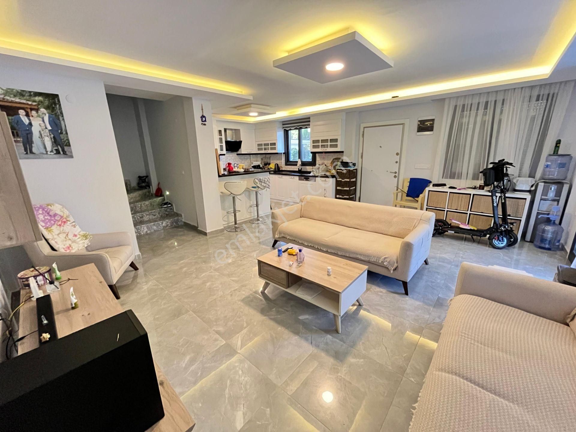 Ürkmez'de Deniz Tarafında Satılık Bahçeli 3+1 Lüks Villa Yazlık - Görsel 12