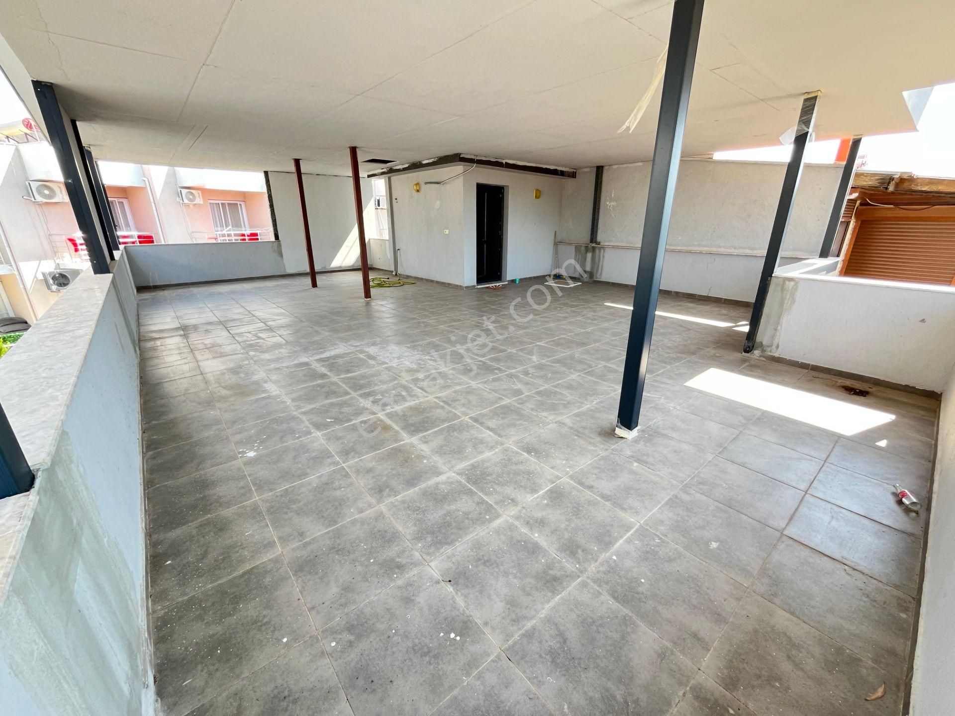 Ürkmez'de Deniz Tarafında Satılık Bahçeli 3+1 Lüks Villa Yazlık - Görsel 33