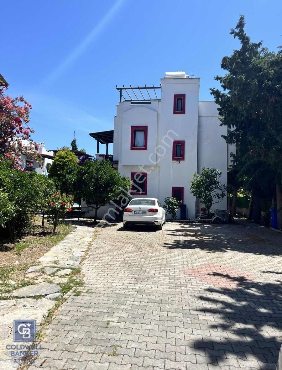 Bodrum Yalıkavak Satılık Müstakil Ev Yalıkavak merkez, havuzlu sitede, 3+1 satılık müstakil villa