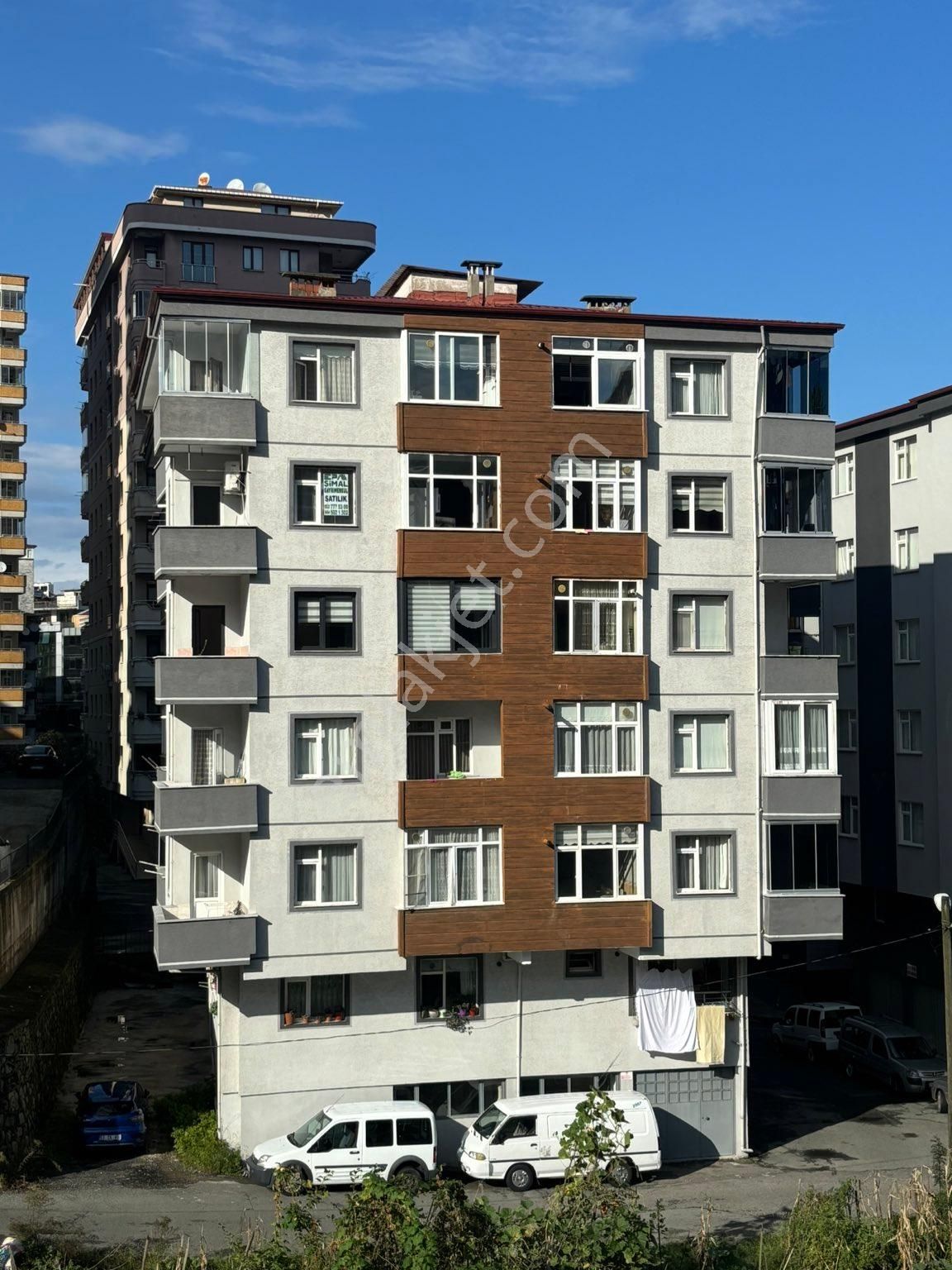 Rize Merkez Tophane Satılık Daire  RİZE MERKEZ TOPHANE MAHALLESİNDE SATILIK YAPILI DAİRE